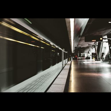 滋賀で鉄道工事に携わりたいとお考えでしたら岩永工業にご連絡ください