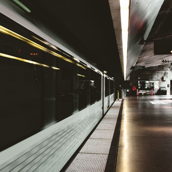 滋賀で鉄道工事に携わりたいとお考えでしたら岩永工業にご連絡ください